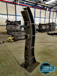 山東鋼板立柱價格